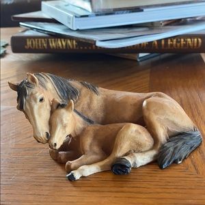Mare and foal figurine by casagna